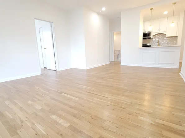 43 Van Wagenen Avenue image 5 of 14