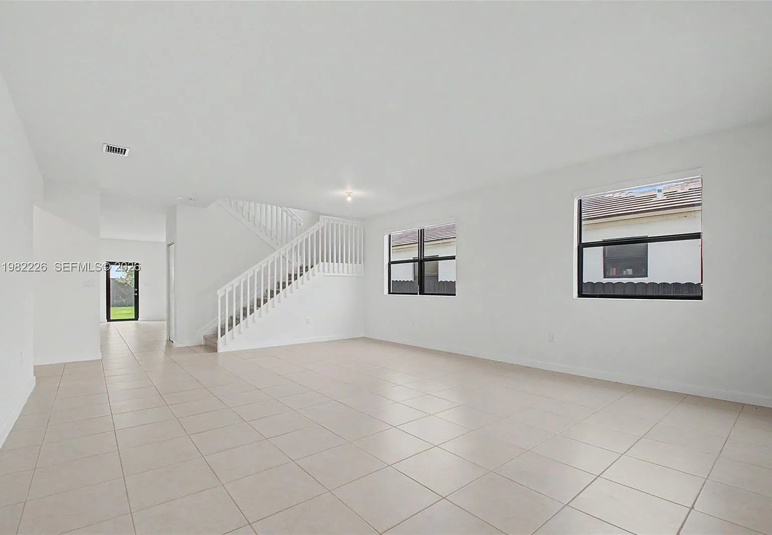 4 bed, 3.5 bath, 3139 sqft, $4,900 — Photo 2