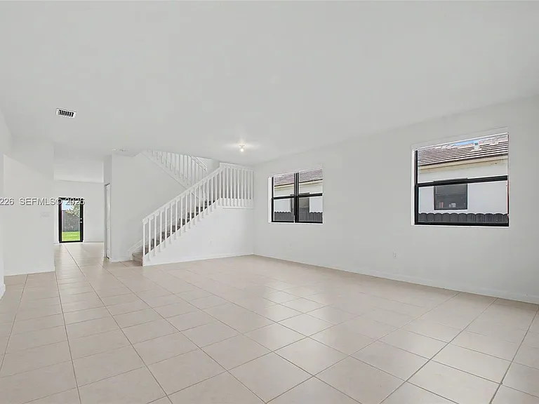 23393 SW 133rd Ave — Photo 2