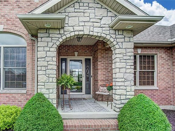 3rd image of 621 Sedgwick Way