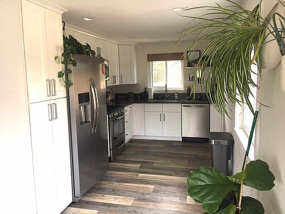 Large kitchen with soft close cabinets and stainless steel appliances