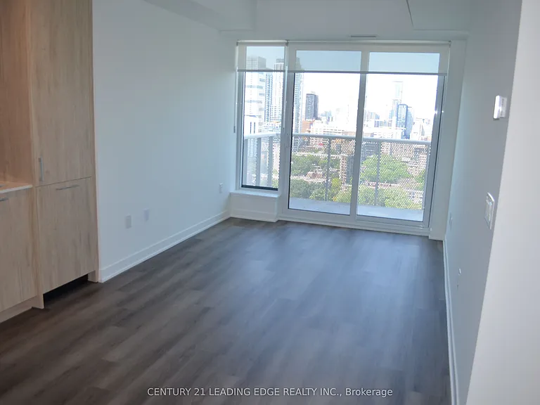 10 Oak St #2407 — Photo 4