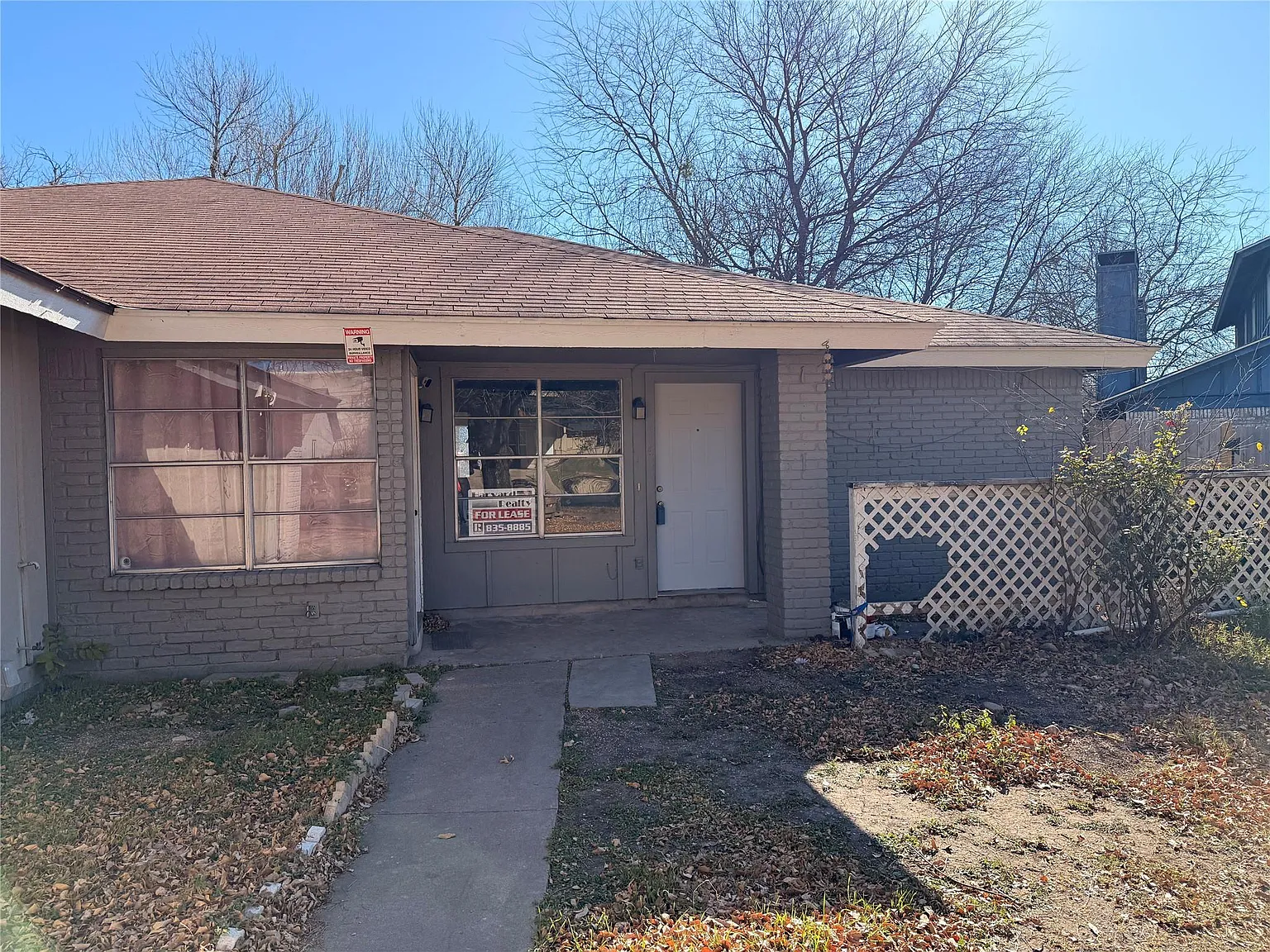 3 bed, 1.5 bath, 800 sqft, $1,300 — Photo 1