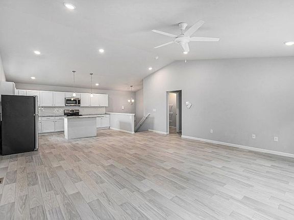3rd image of 9375 Pauline St