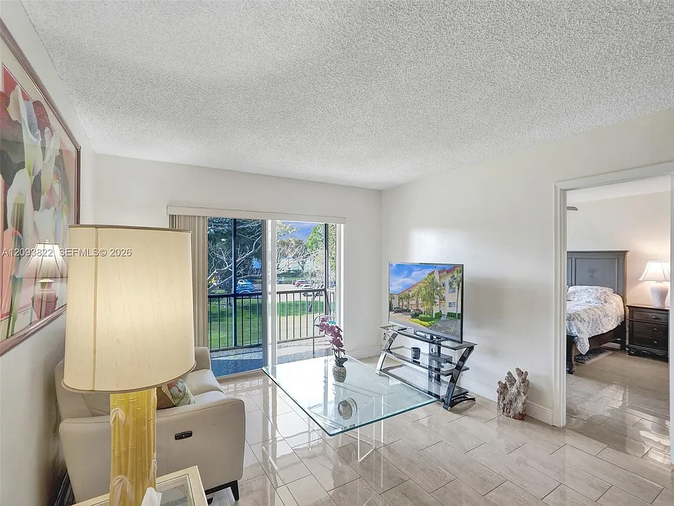8962 S Hollybrook Blvd #303