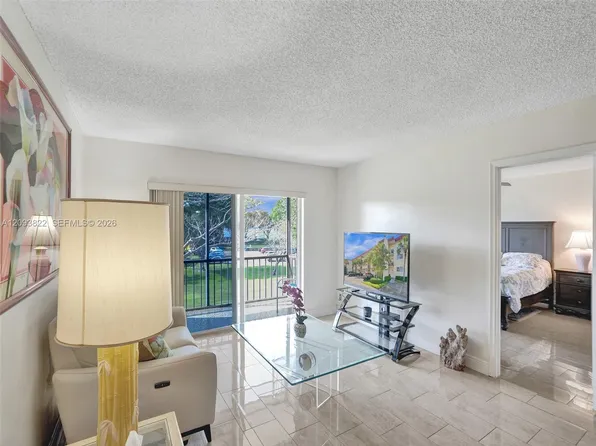8962 S Hollybrook Blvd APT 303, Hollywood, FL 33025
