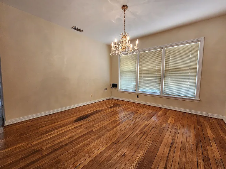 707 W Avenue J — Photo 8