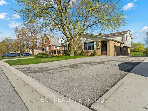 704 11th St, Hanover, ON N4N 3J4