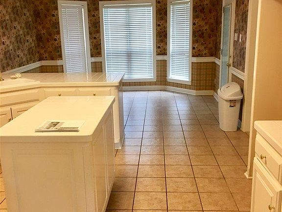 5th image of 15 Ozark Dr