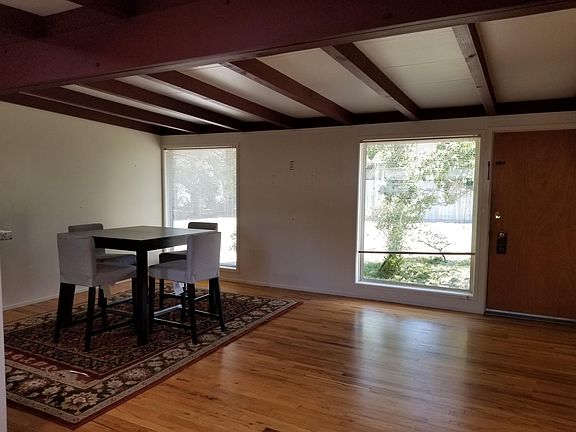 3rd image of 2736 Pleasant Ave