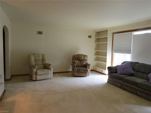 2nd image of 2088 Woodland St NE