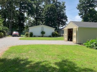 825 Lake Point Dr, Piney Flats, TN 37686