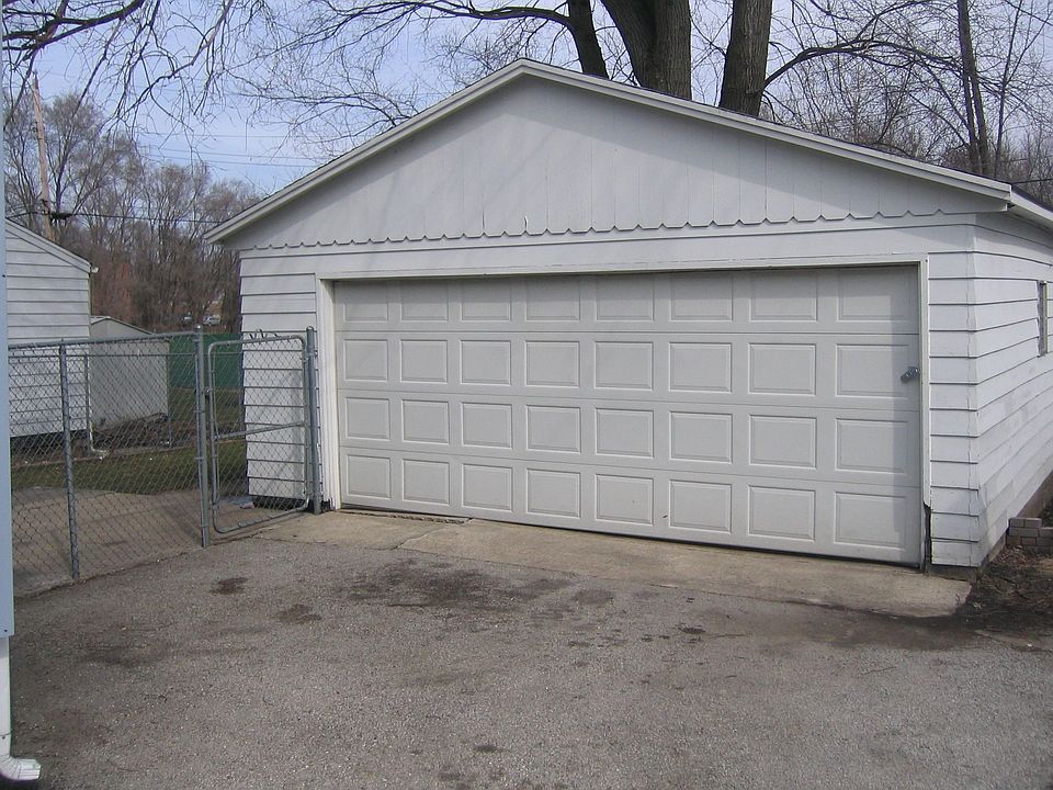 2nd image of 1038 Jackson St