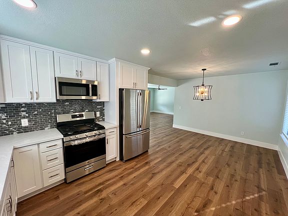 4th image of 3323 W La Vida Ave