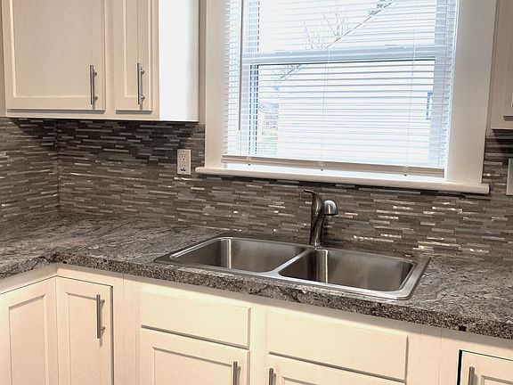 4th image of 19407 Muskoka Ave