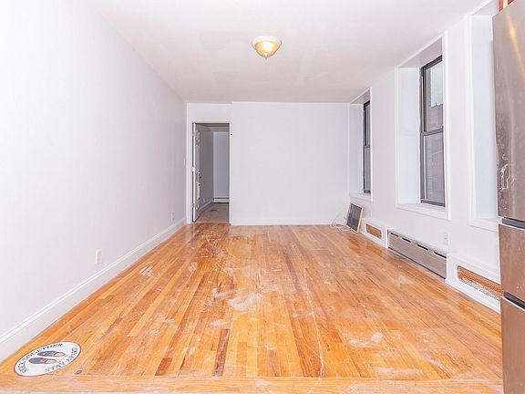 4th image of 952 Putnam Ave #2D