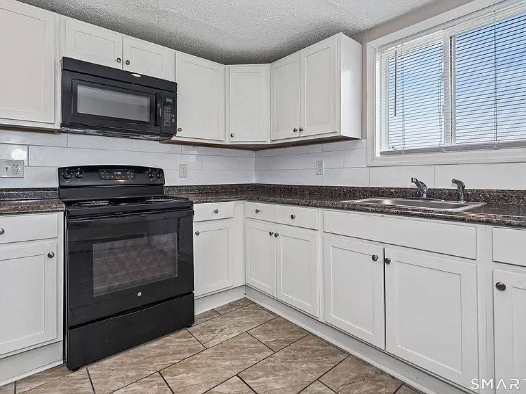 21 Hawkins St #3 — Photo 9