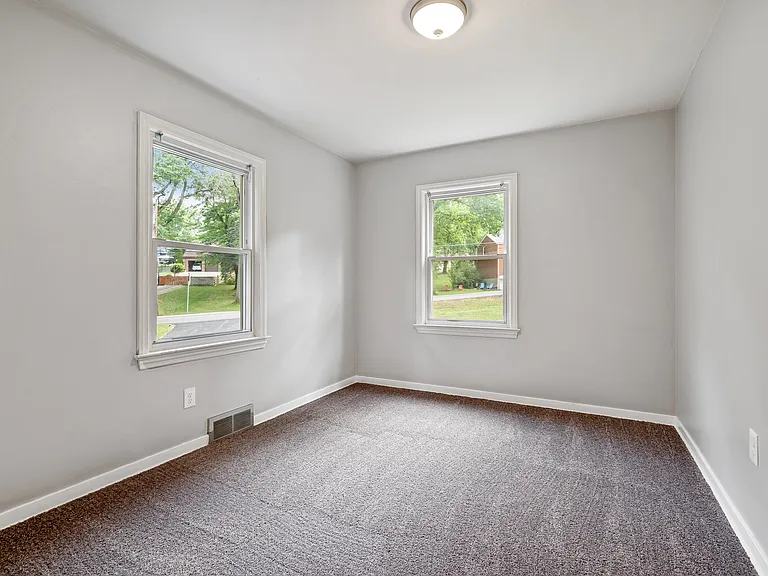 3302 S Park Rd — Photo 11
