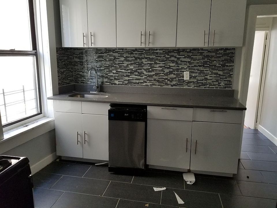 1st image of 558 Parkside Ave APT C1
