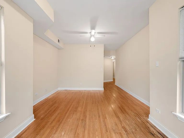 4934 S King Dr #2 — Photo 2