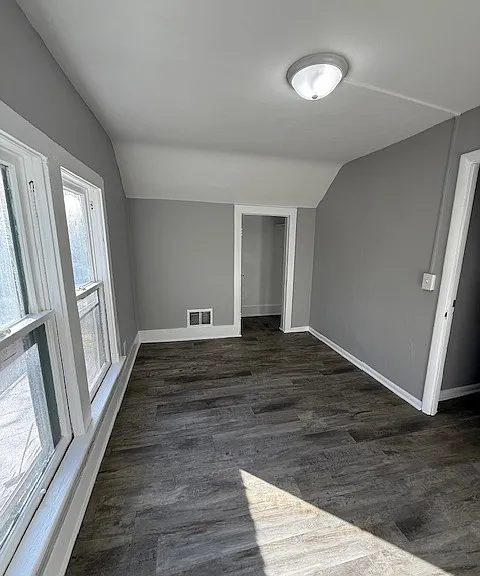1826 Vanzee St #2 — Photo 6