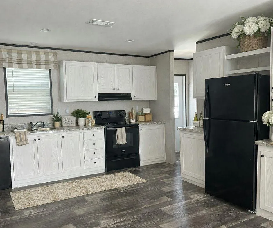 North Tampa Estates — Photo 1