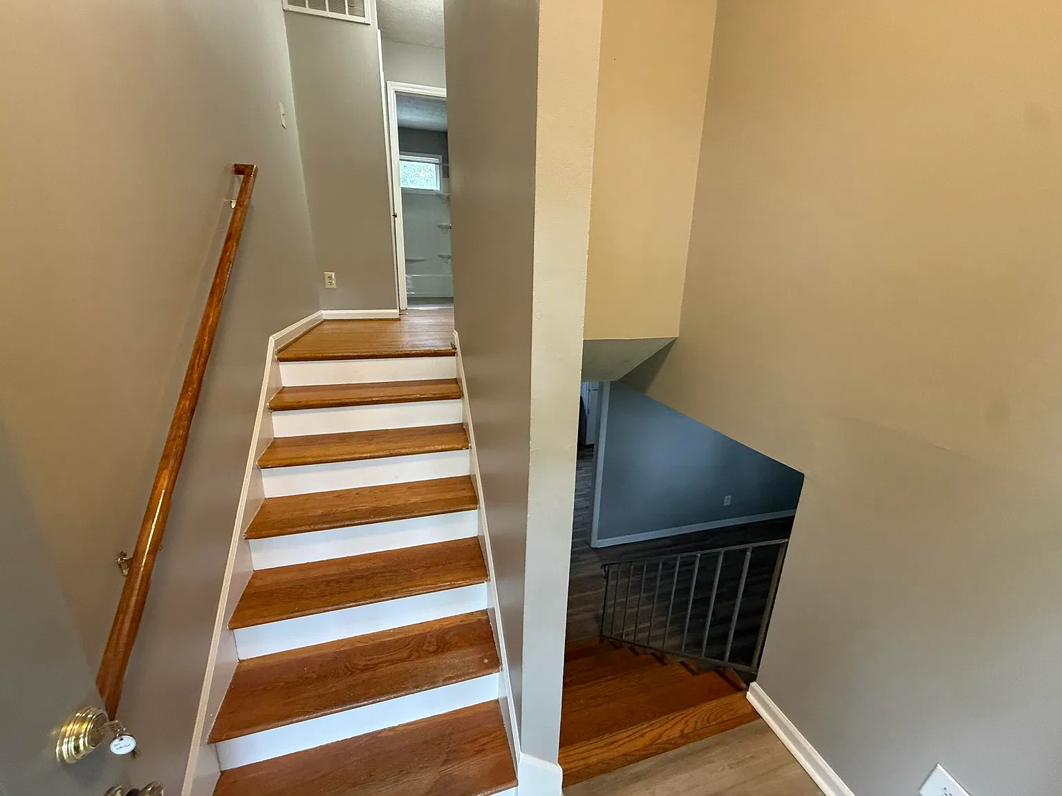 2 bed, 1.5 bath, 1161 sqft, $1,295 — Photo 2