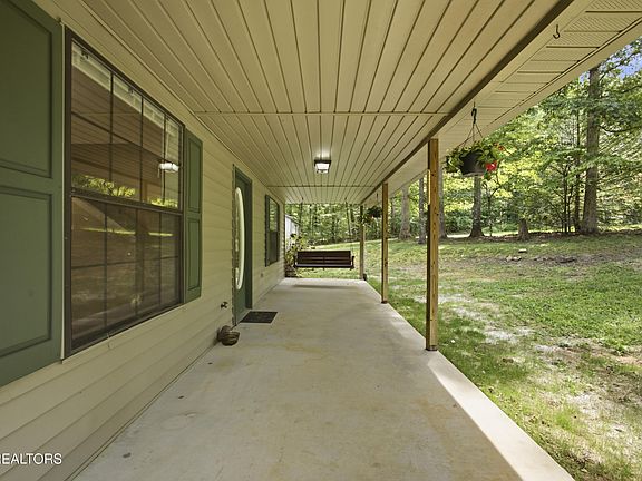 5th image of 152 Maple Ln