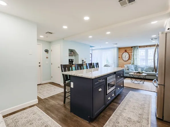 870 Landry Ave Unit 9, North Attleboro, MA 02760