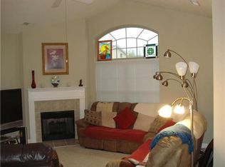 952 Villas Dr, Pataskala, OH 43062