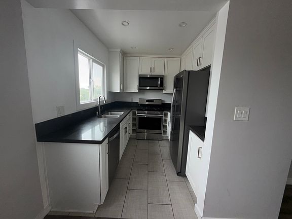 3rd image of 345 S Doheny Dr APT 304