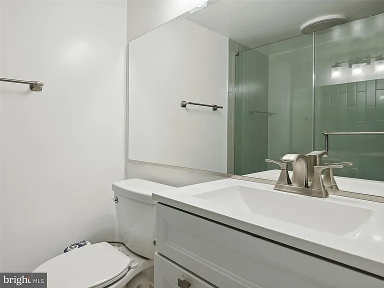 56 G St SW #B — Photo 14