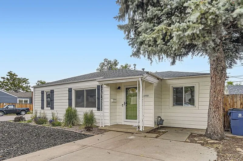2 bed, 1.5 bath, 913 sqft, $2,700 — Photo 1