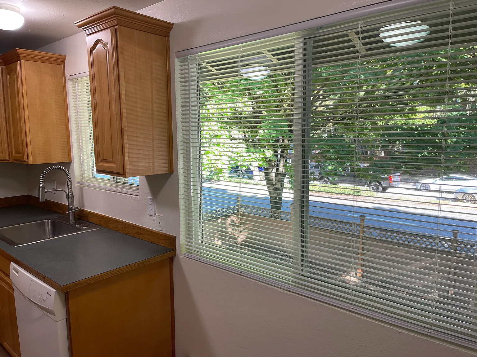 2 bed, 700 sqft, $2,100 — Photo 2