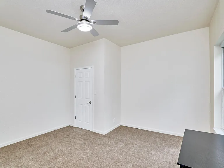 1421 N Park Pl — Photo 38