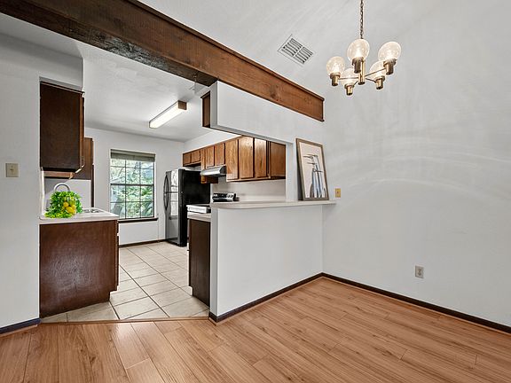 5th image of 606 N 7th St