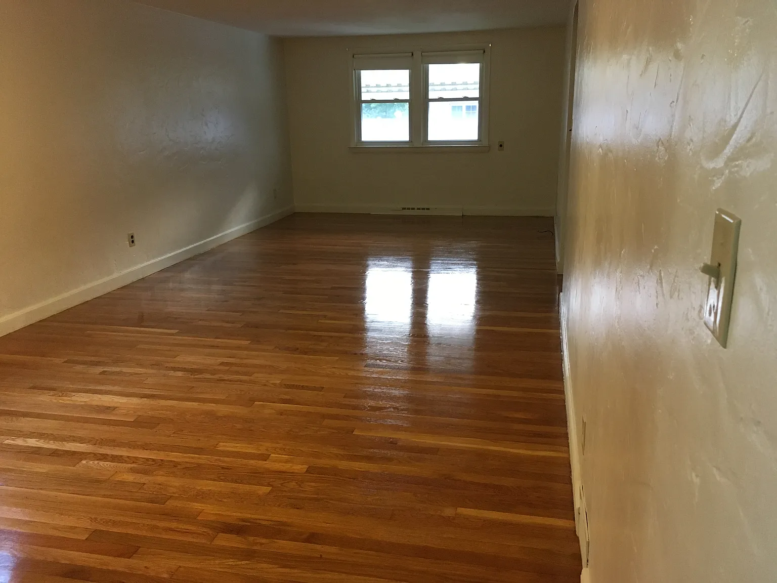 3 bed, 1300 sqft, $4,100 — Photo 3