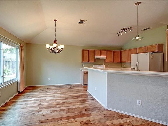 2nd image of 612 Blue Oak Cir