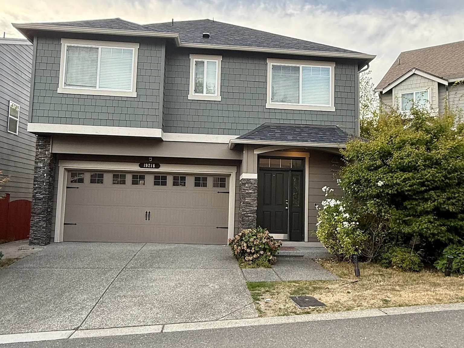 5 bed, 3.5 bath, 2738 sqft, $4,500 — Photo 1