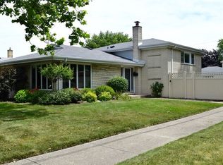 10745 S Laporte Ave, Oak Lawn, IL 60453