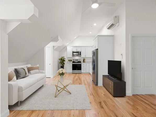 10 Diamond Oaks Boulevard #4, Kingston, NH 03848