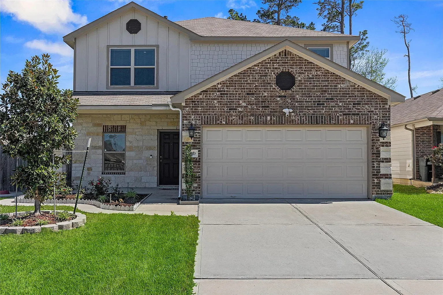 3 bed, 2.5 bath, 2064 sqft, $2,100 — Photo 1