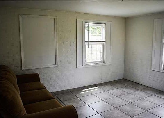 4th image of 26 Lorraine Ln