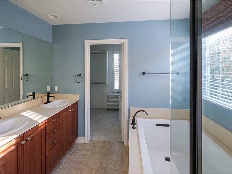 47 Latitude — Photo 24