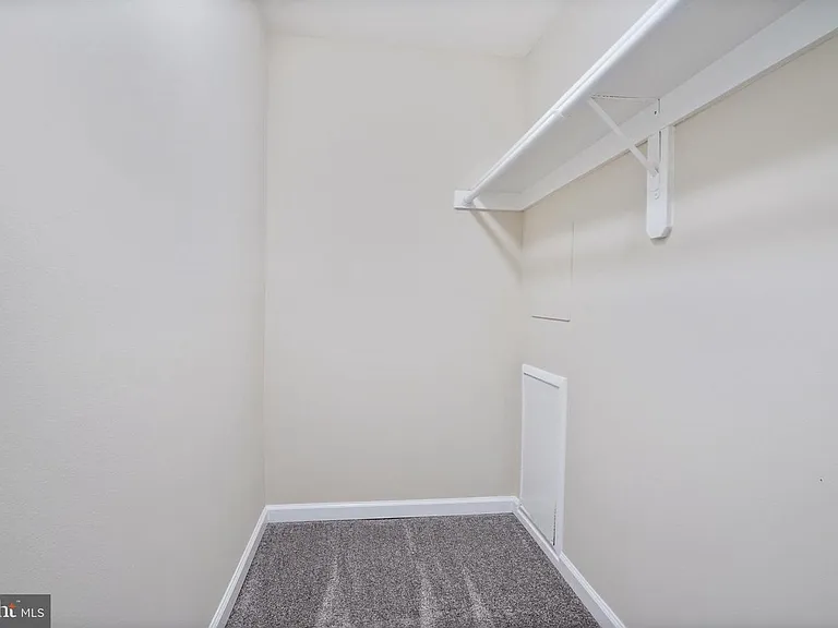 Walk-in Master 
Closet!