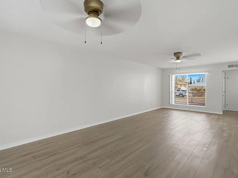 7129 Orizaba Ave — Photo 7