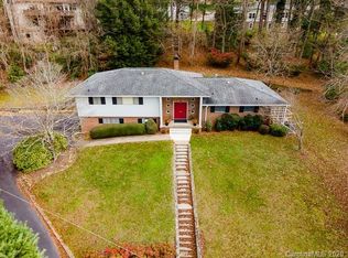 33 Pheasant Dr, Asheville, NC 28803
