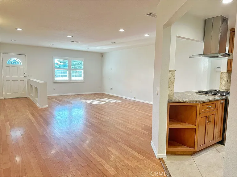 5857 Balcom Ave — Photo 12