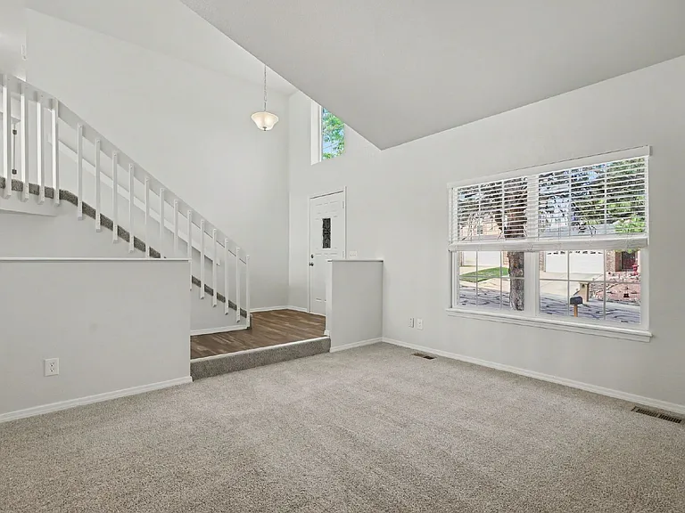 1430 Tamarisk Dr — Photo 3