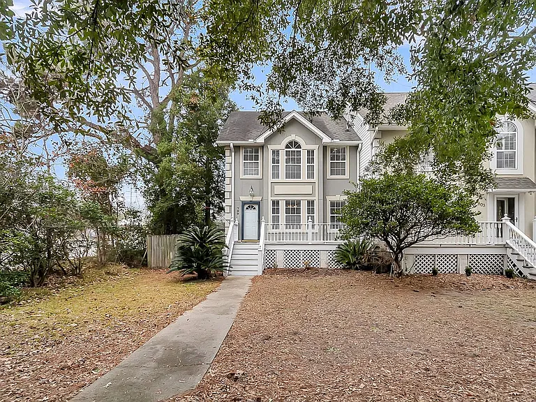 799 Harbor Place Dr — Photo 2